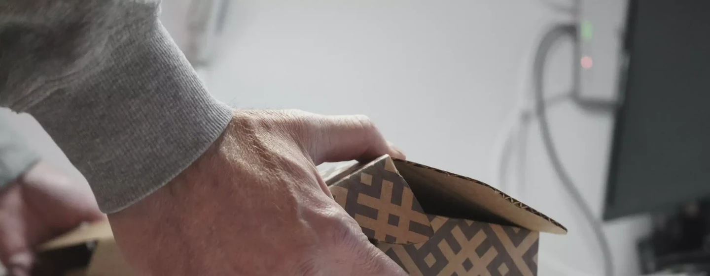 Packar upp hårdvara till datorer