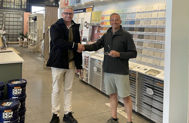 handslag på colorama i Höör